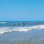 6 Person In Fano-by Traum *